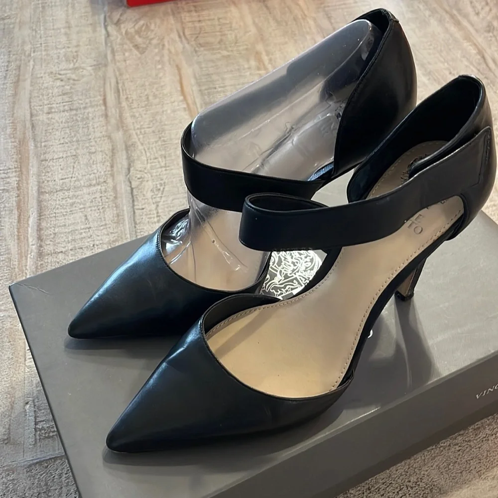 Vince Camuto Heel - Picture 1 of 9